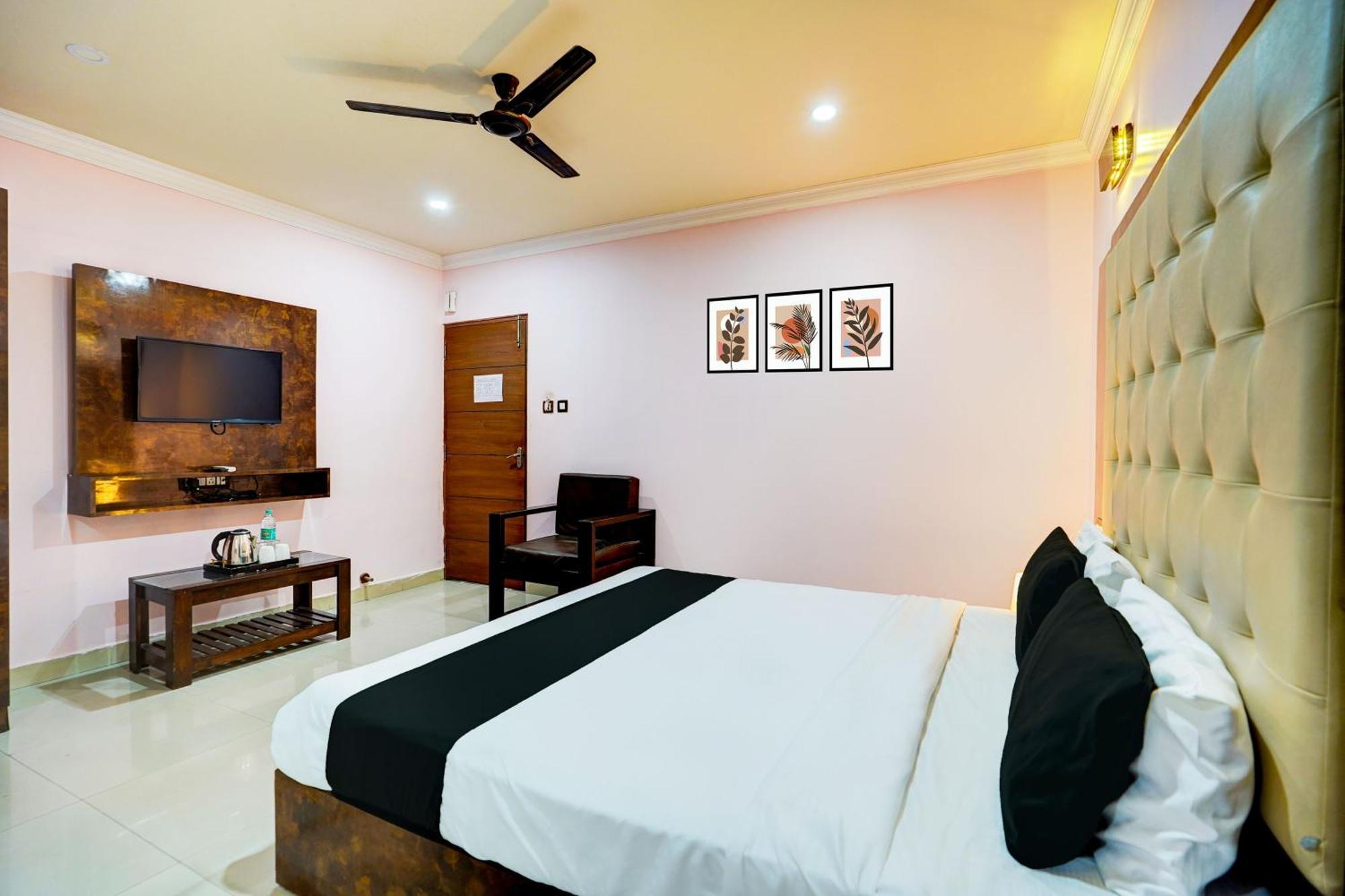 Super Townhouse Mg Road Near Commercial Street Bangalore Esterno foto