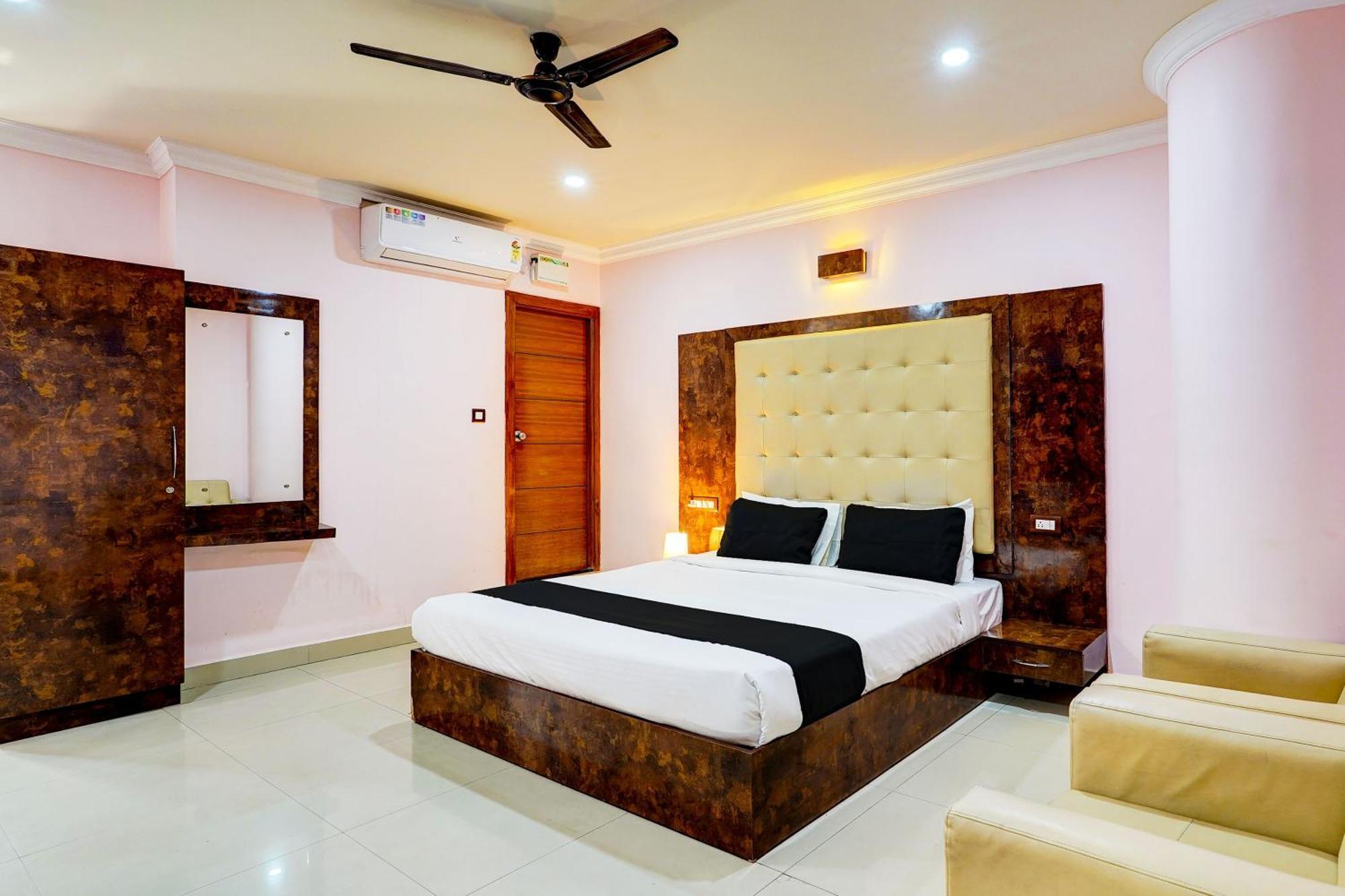 Super Townhouse Mg Road Near Commercial Street Bangalore Esterno foto