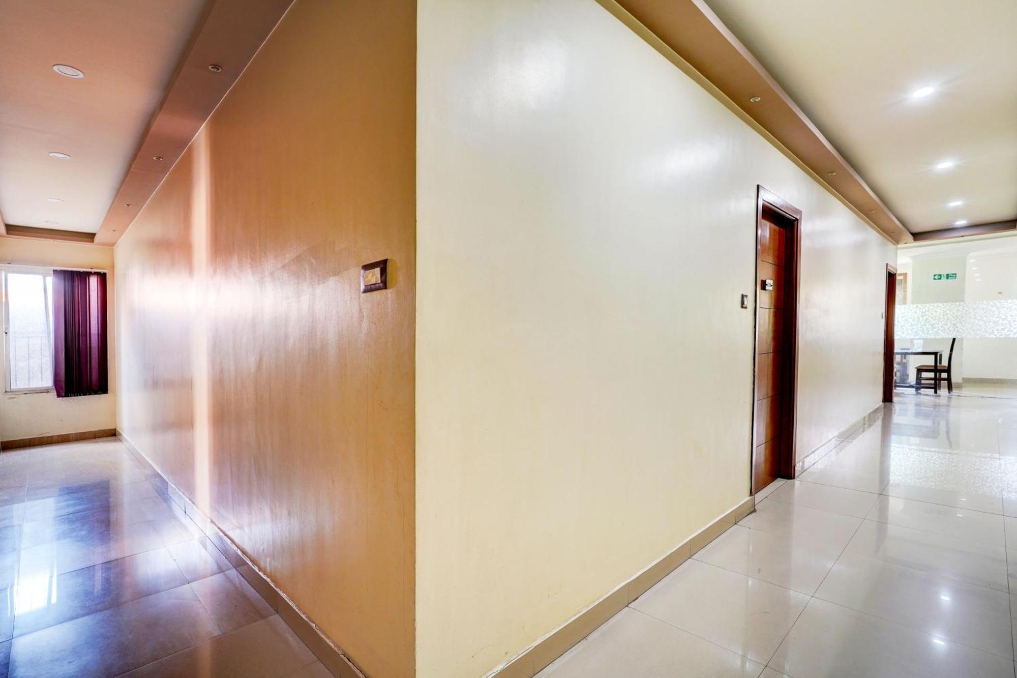 Super Townhouse Mg Road Near Commercial Street Bangalore Esterno foto